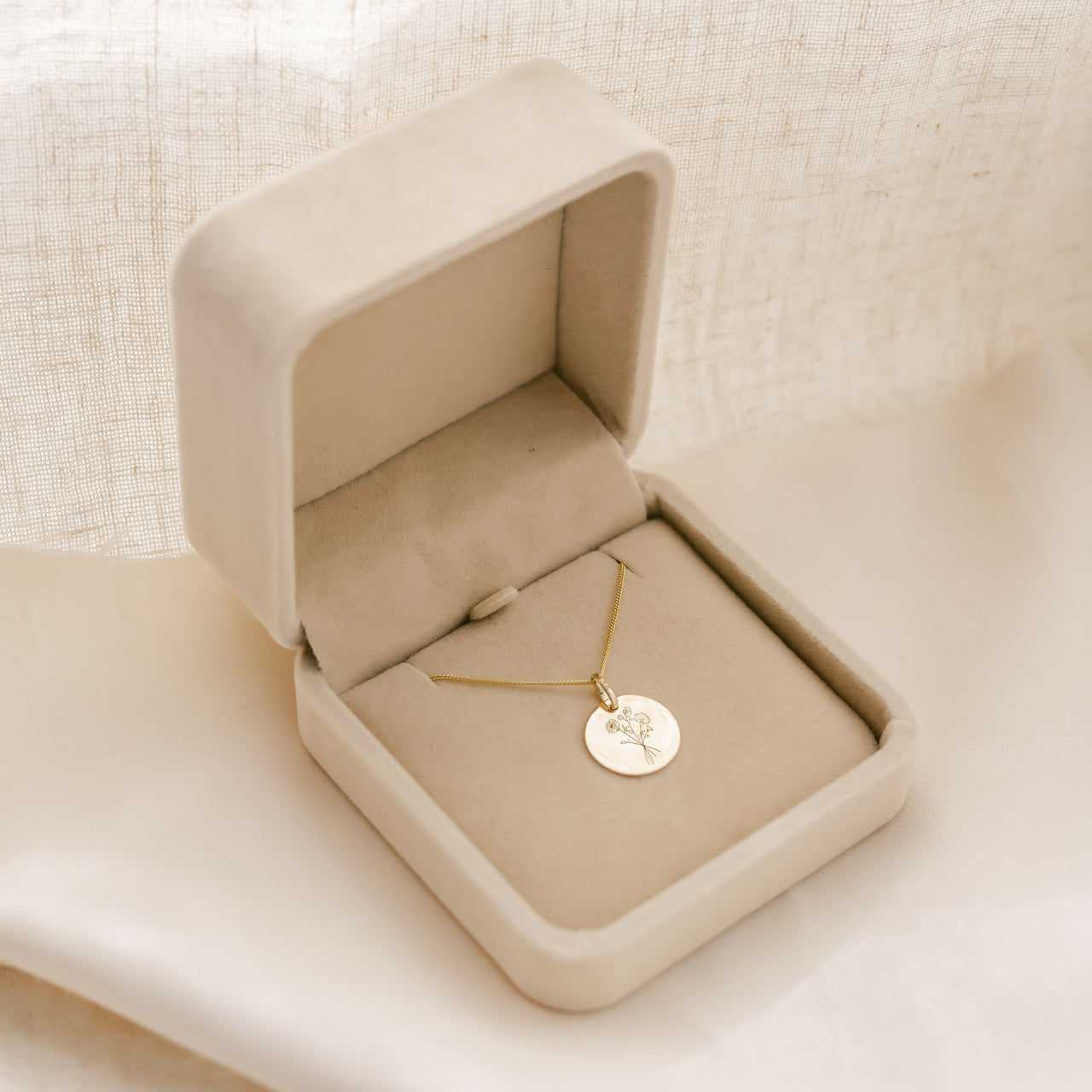 14k Coin Birth Flower Bouquet Ketting - 14k Solid Gold 14k Coin Birth Flower Bouquet Ketting - 14k Solid Gold