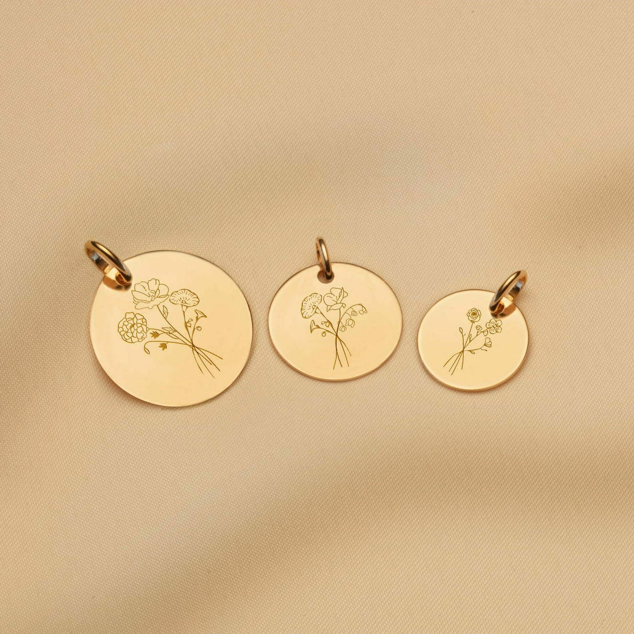 Collier Pendentif Rond Bouquet Fleur de Naissance 9 carats - Or 9 carats Collier Pendentif Rond Bouquet Fleur de Naissance 9 carats - Or 9 carats