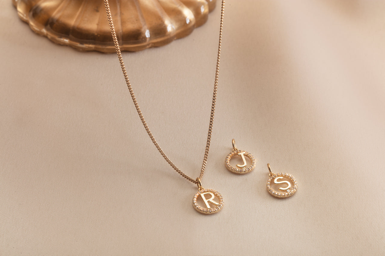 Letter Sparkle Pendant Ketting - 18k Verguld Letter Sparkle Pendant Ketting - 18k Verguld