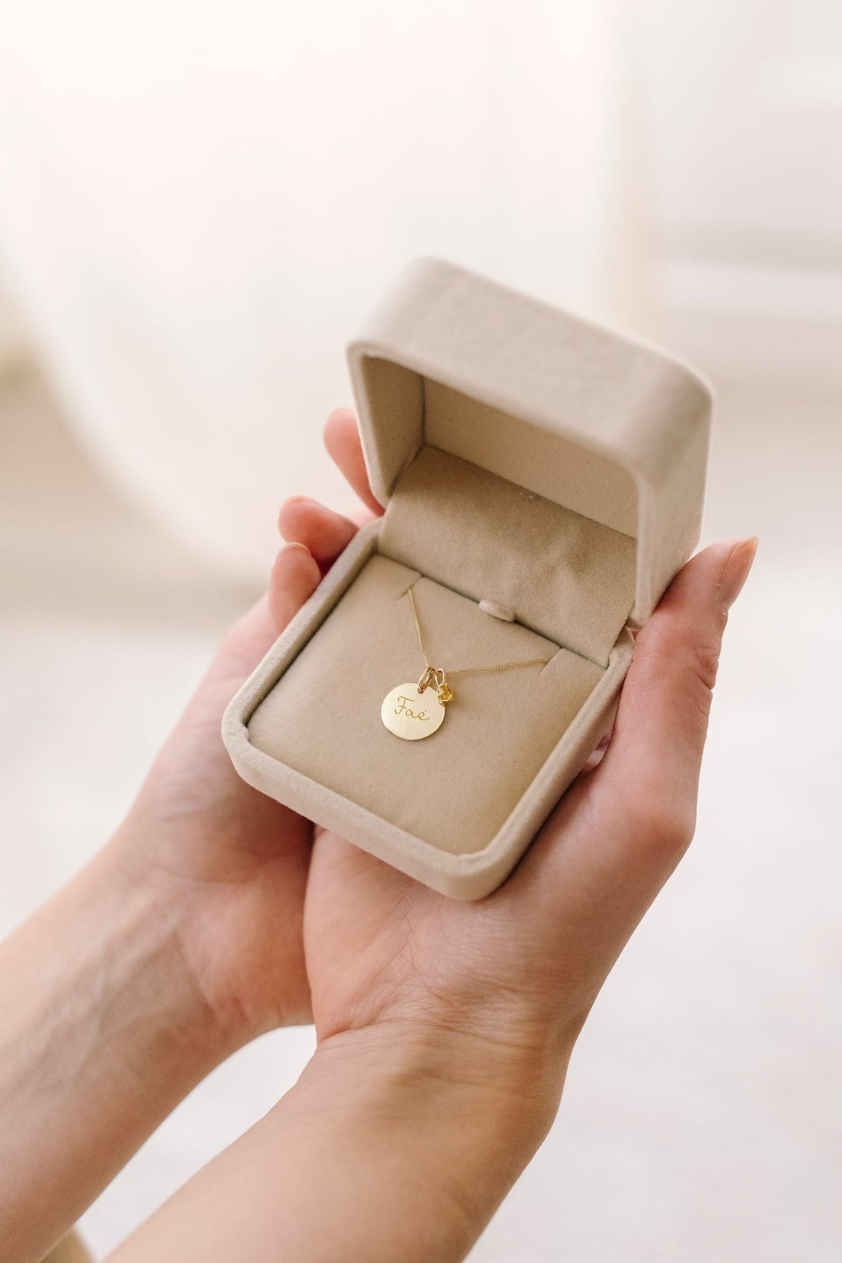 9k Gepersonaliseerde Losse Bedels met gravure naam of initiaal - 9 karaat - Coin