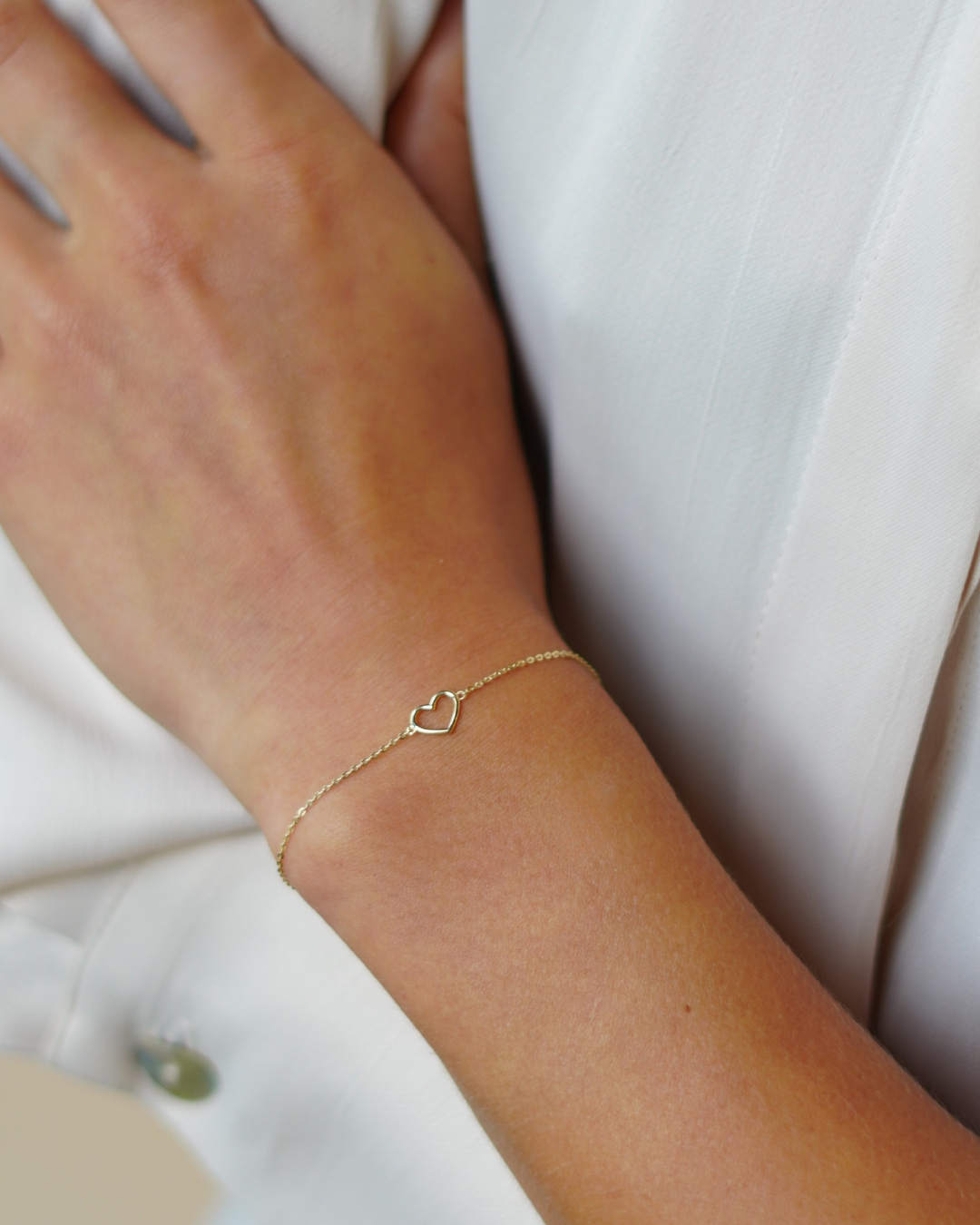 9k Mini Open Heart Bracelet