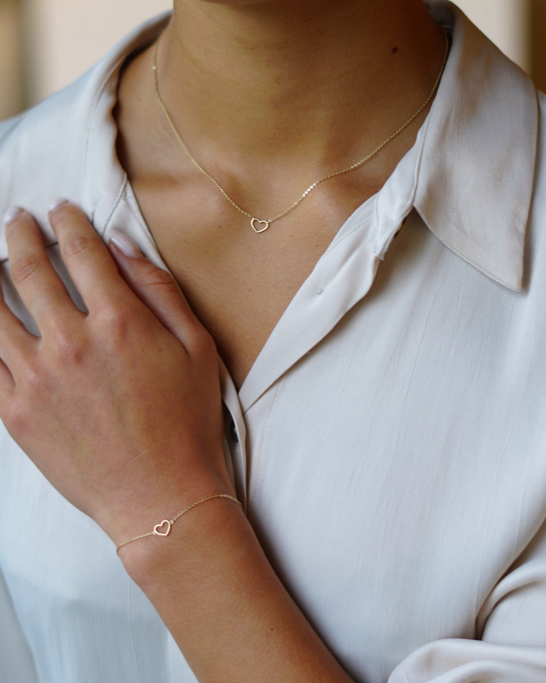9k Mini Open Heart Bracelet