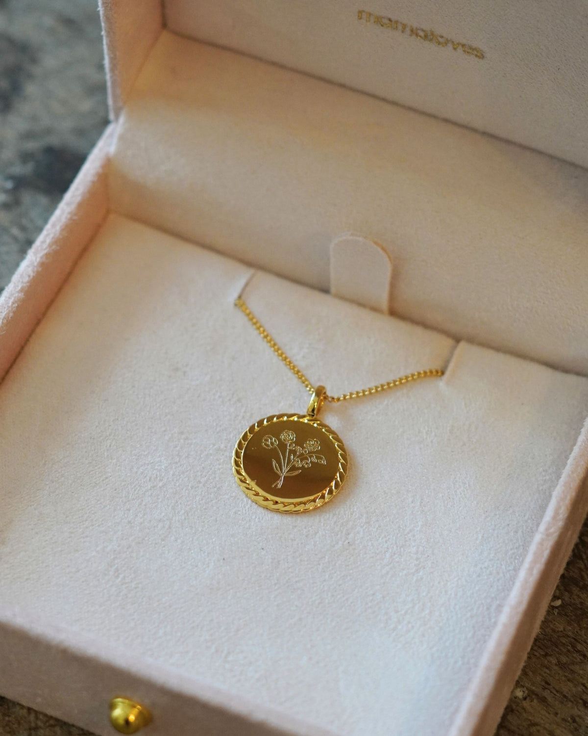 Collier Twisted Rope Coin Bouquet de Fleurs de Naissance – Plaqué Or 18 carats