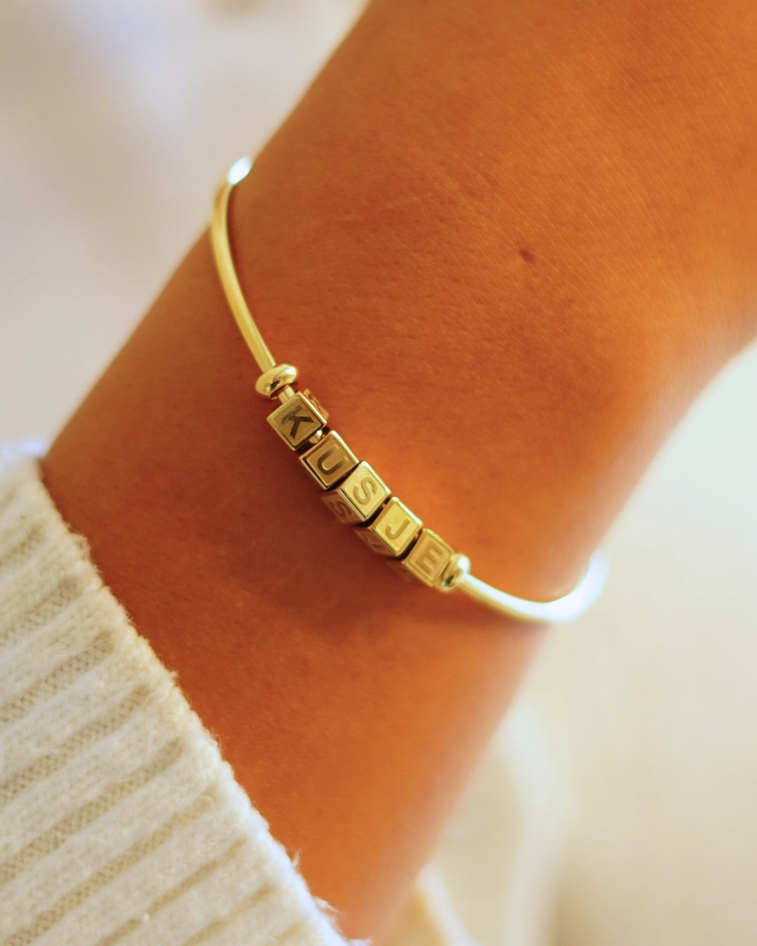 Open Initialen-Charm-Armreif - Vergoldet