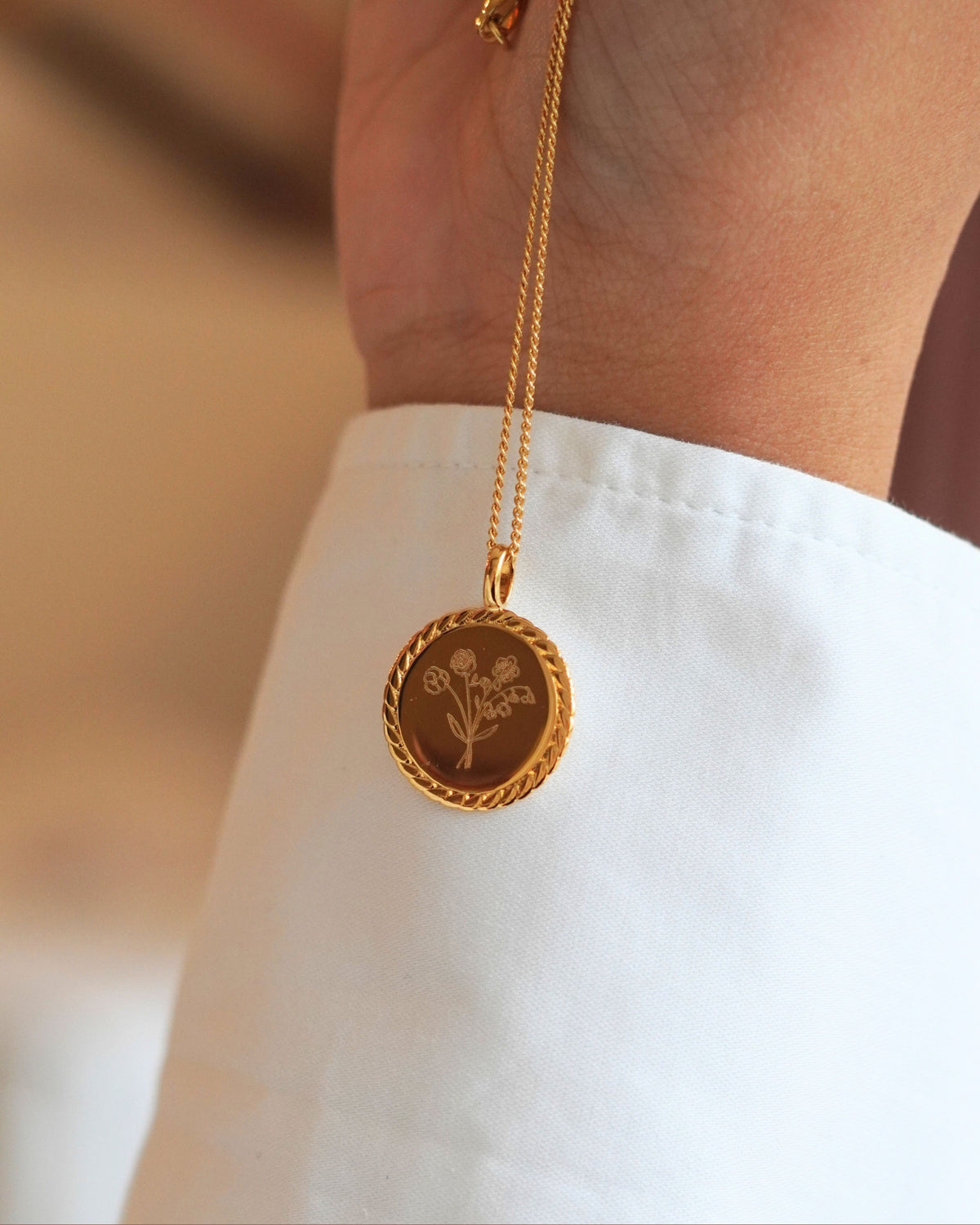 Collier Twisted Rope Coin Bouquet de Fleurs de Naissance – Plaqué Or 18 carats