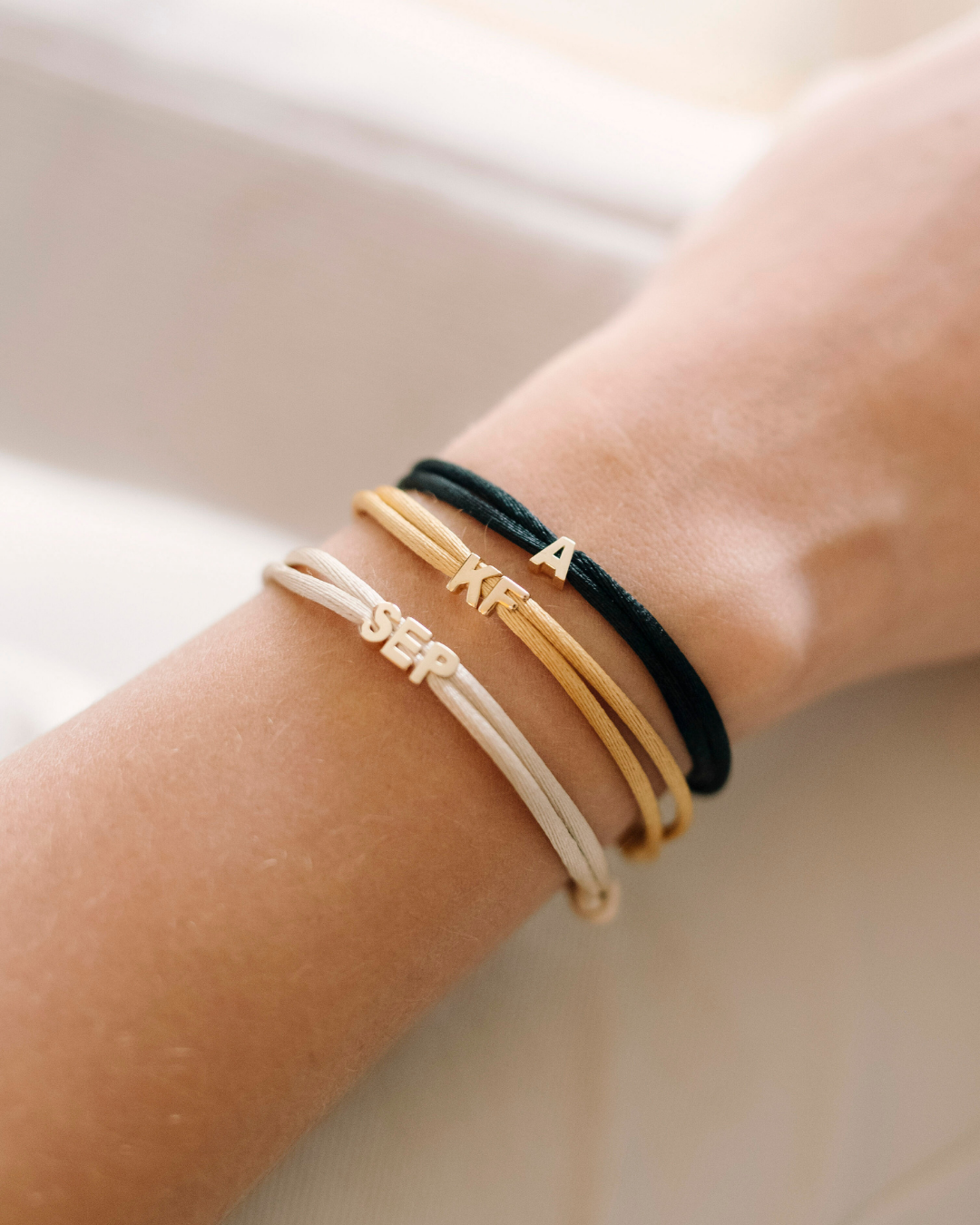 9k Letter Bracelet - 9k Gold