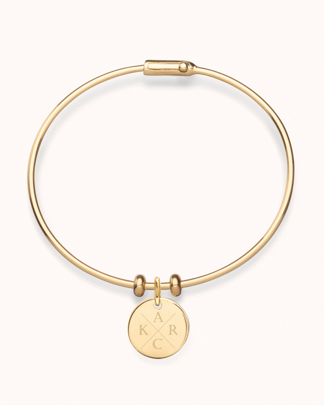 Initial Coin Charm Bangle - Verguld - Medium coin flat
