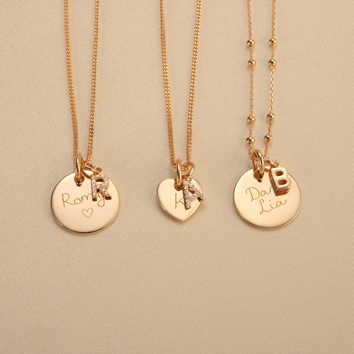 Initial Charm Coin Ketting - 18k Verguld