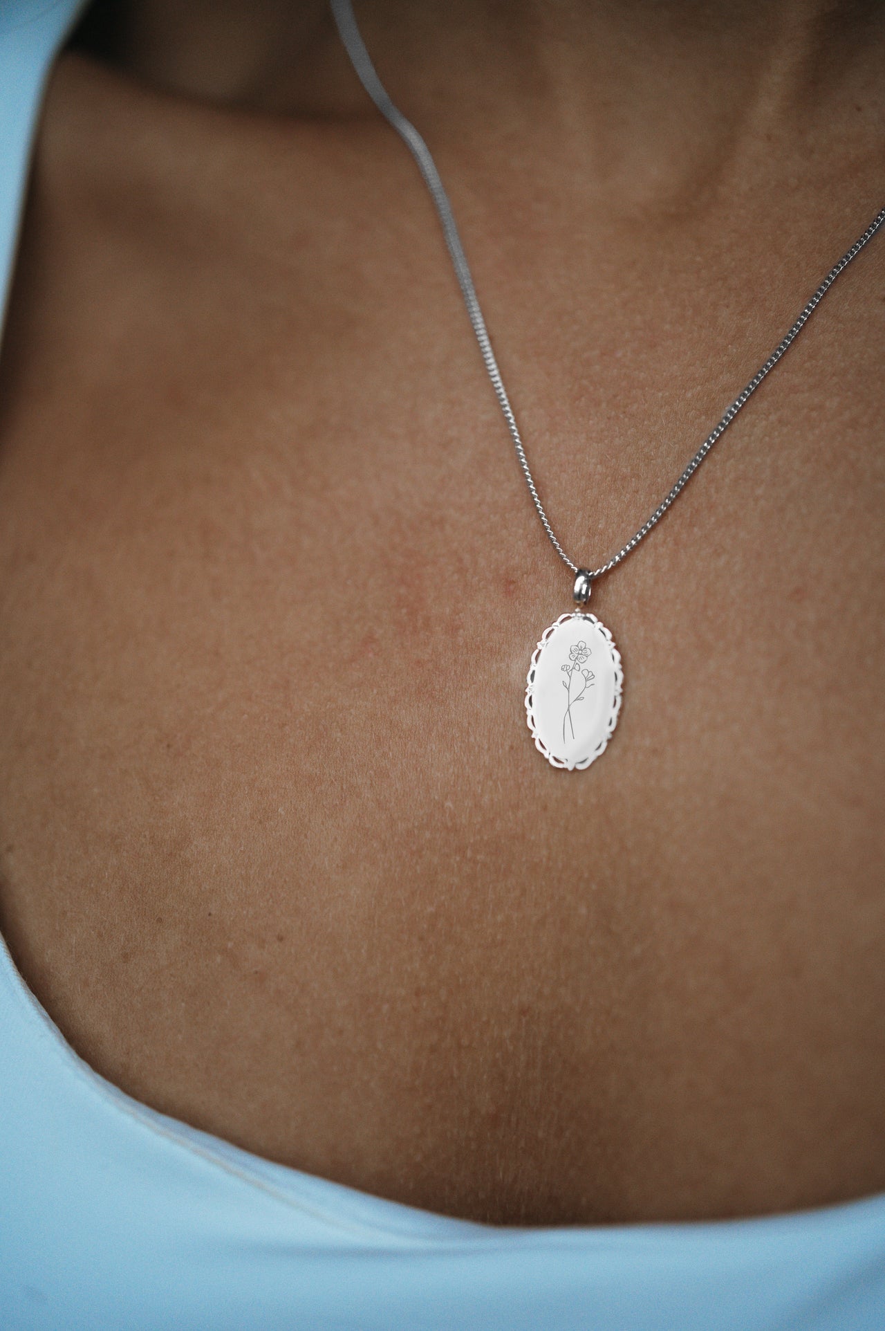 Collier Ovale Ancien Bouquet de Fleur de Naissance - Argent