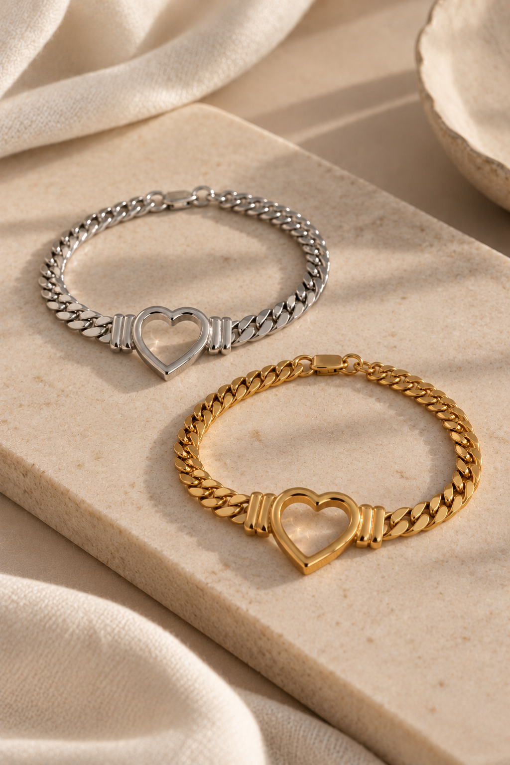 Bold Heart Bracelet – Gold-Colored Stainless Steel