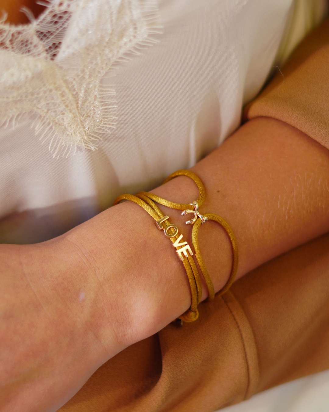 Armband met 14k Gouden Strikje - 14 Solid Gold