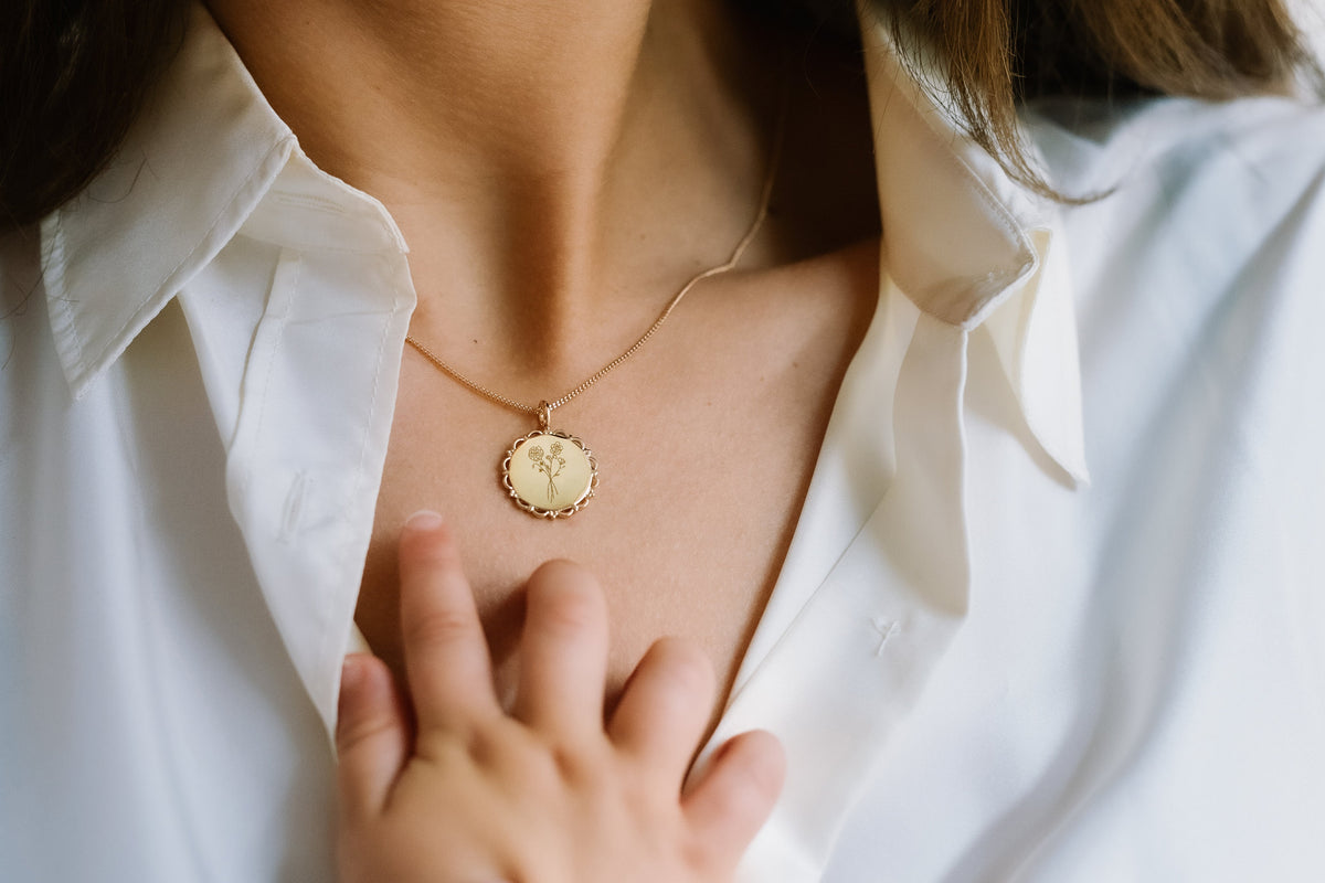 Geburtsblume Strauß Vintage Coin Kette - Vergoldet