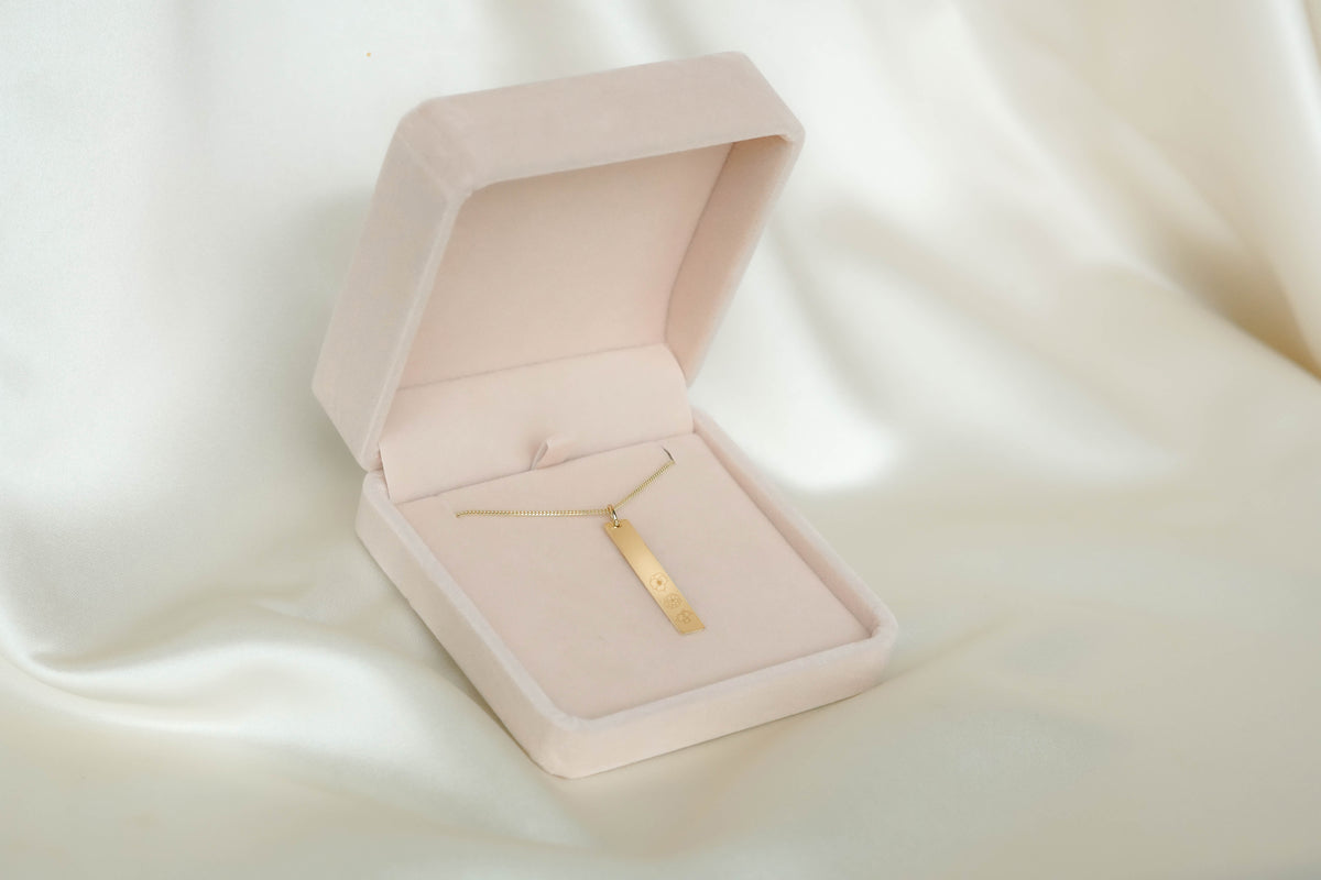 14k Vertical Bar Ketting met Birth Flower - 14k Solid Gold