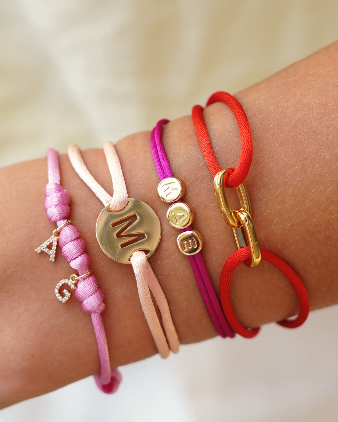 Buchstaben Charm Sparkle Armband - Vergoldet