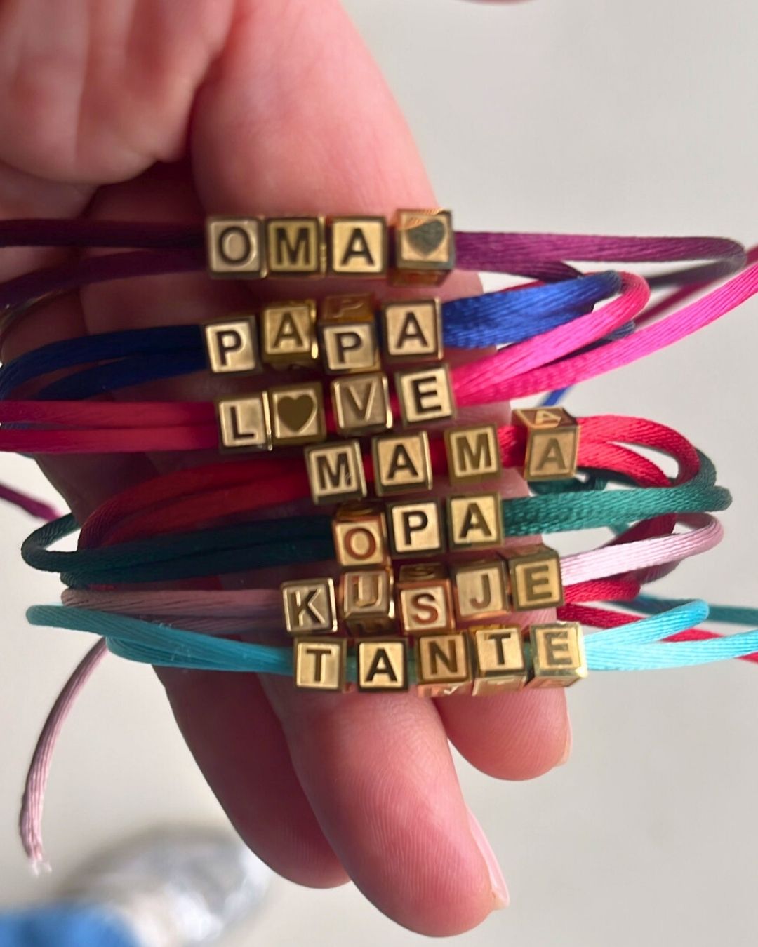 Family Cube Armband - Goudkleurig staal - Letter