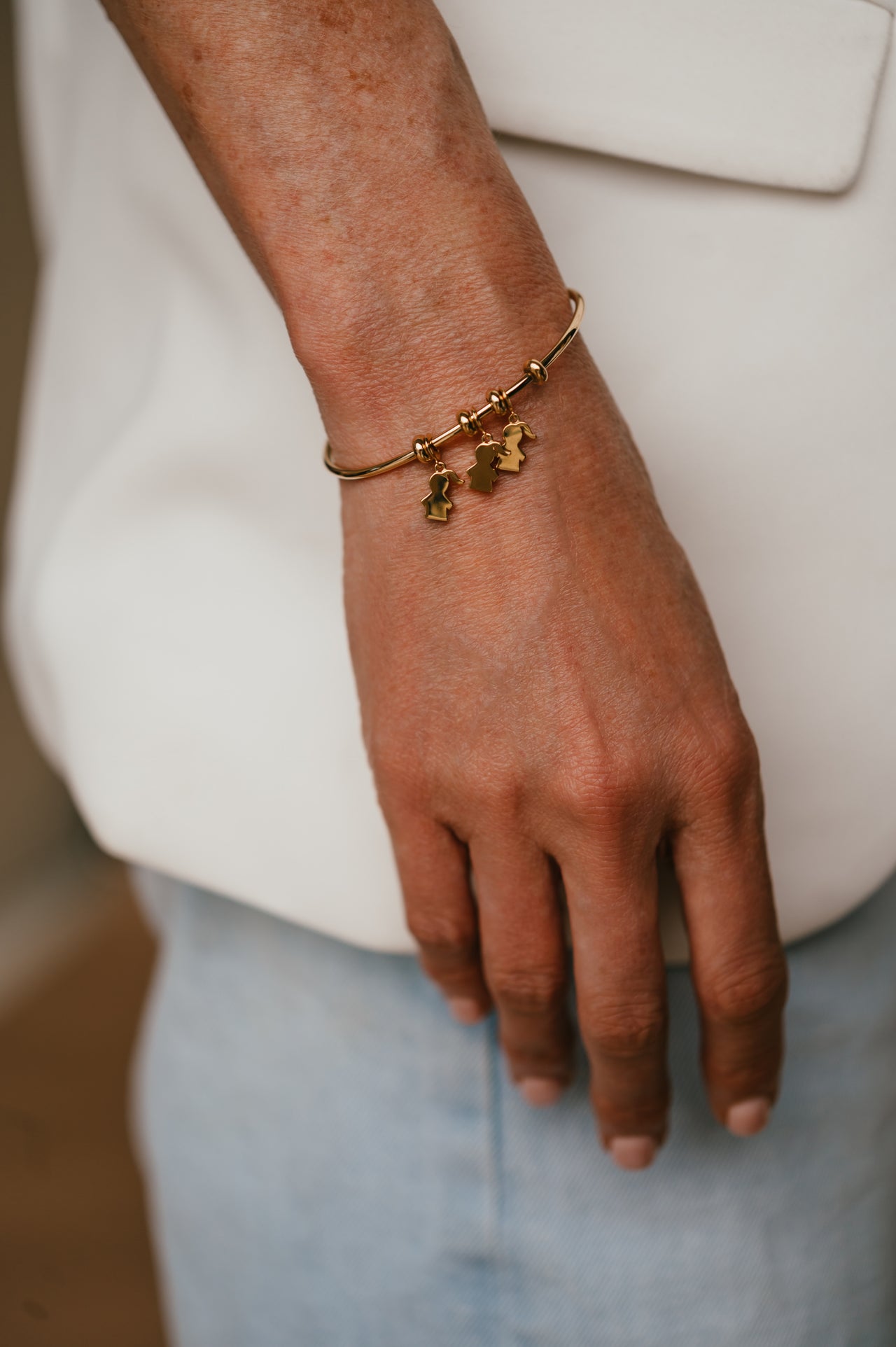 Proud Mom Charm Bangle - Verguld - Gepersonaliseerde Armband