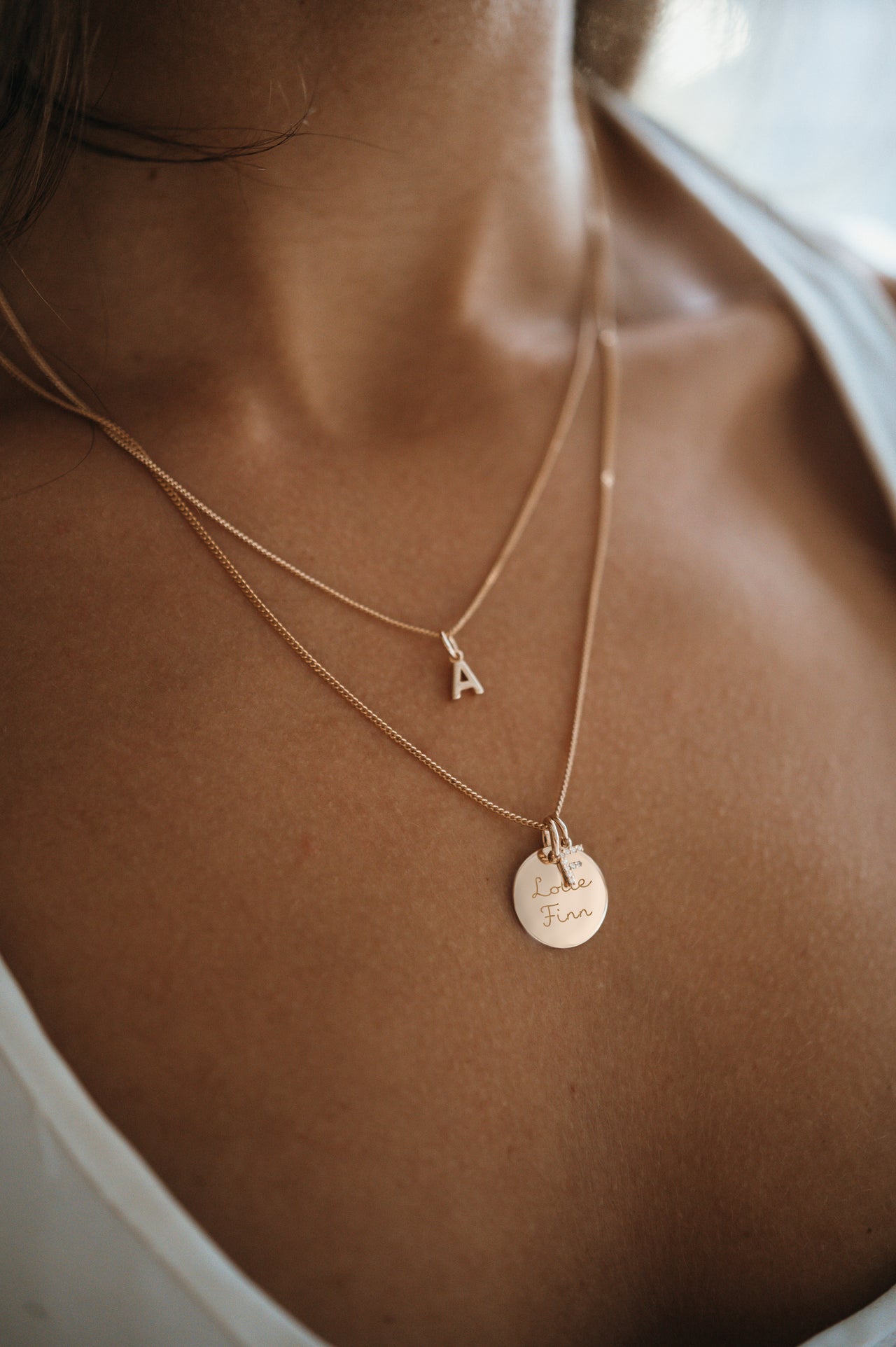 Initial Charm Coin Ketting - 18k Verguld