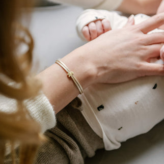  Proud Mom Bracelet - 9k Gold