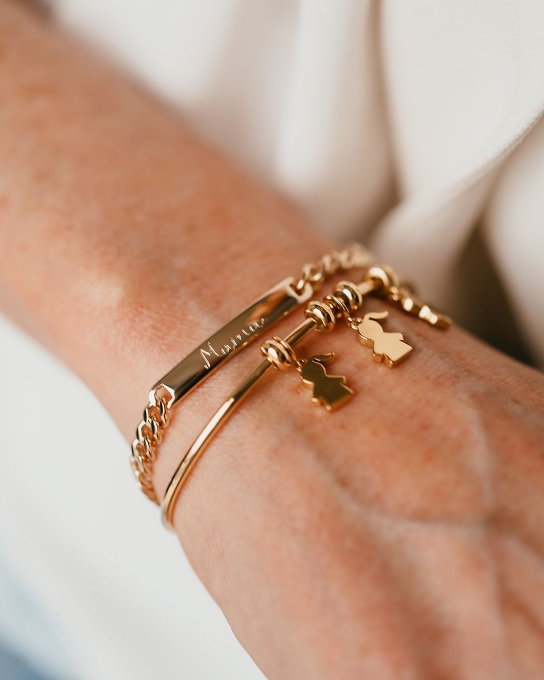 Proud Mom Charm Bangle - Verguld - Gepersonaliseerde Armband