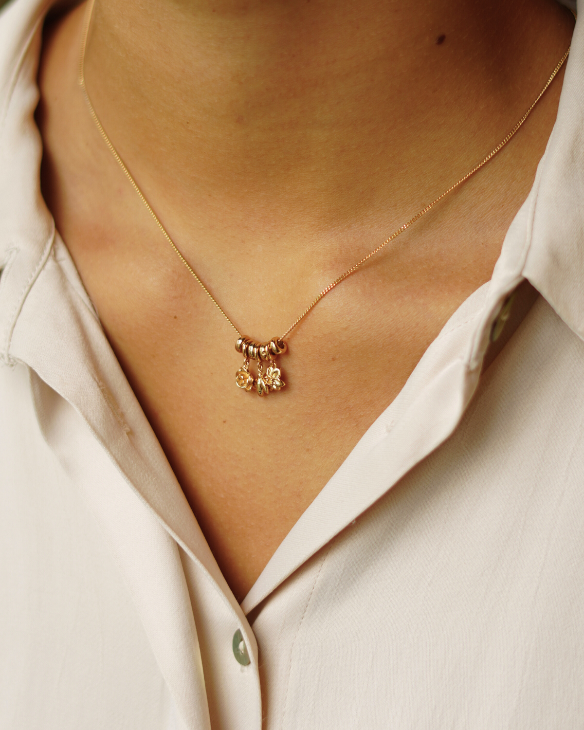 Collier Sliding Perles Fleur de Naissance - Plaque or 18 carats